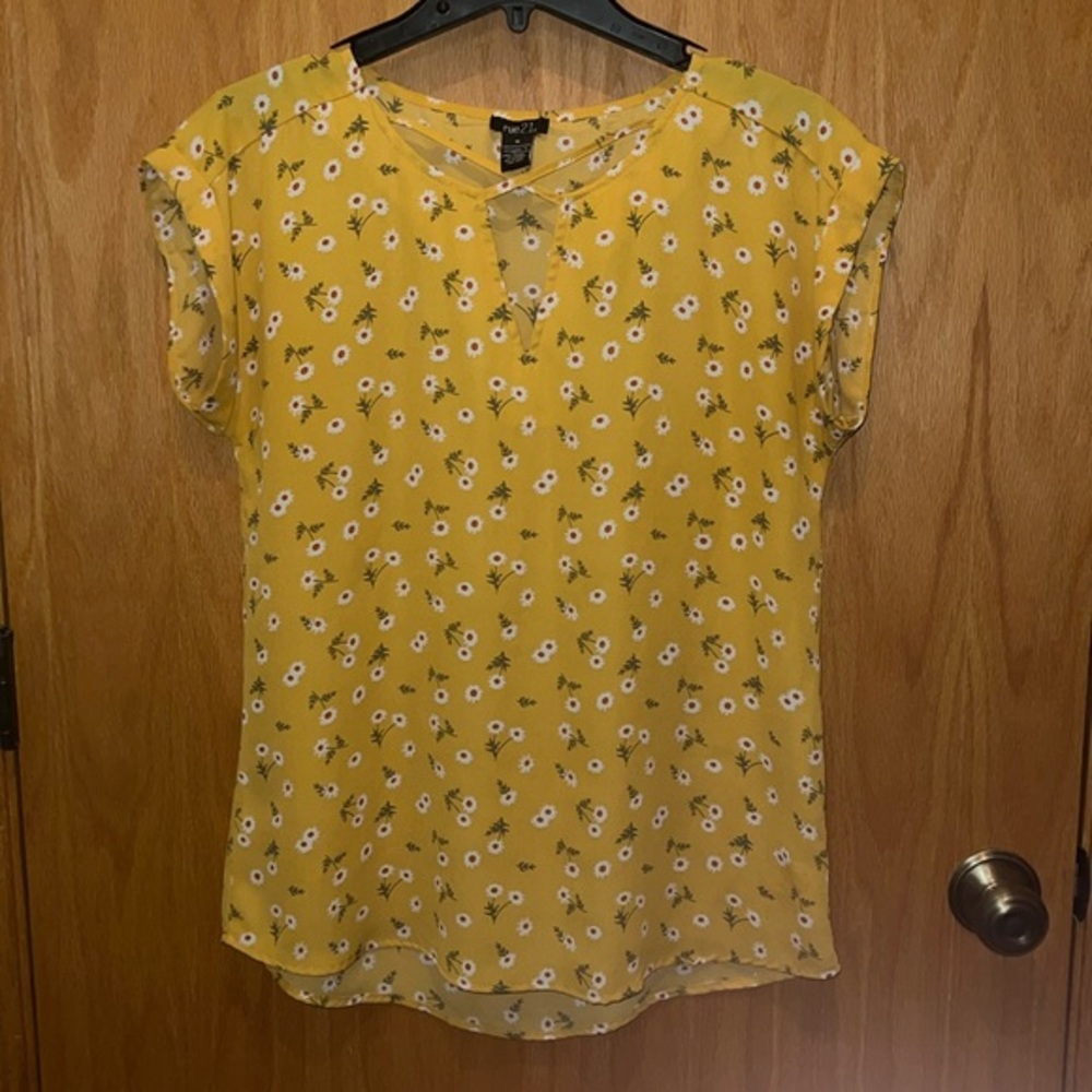 Rue 21 Mustard blouse  dainty floral‎ Size Medium